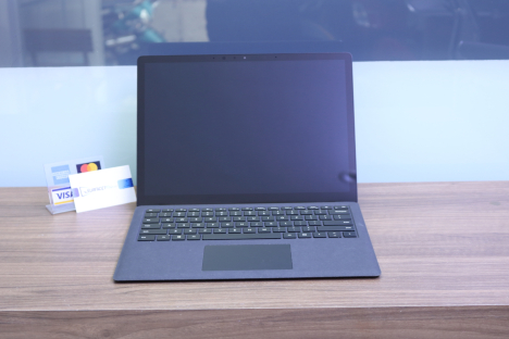 Surface Laptop ( i5/8GB/256GB ) 4